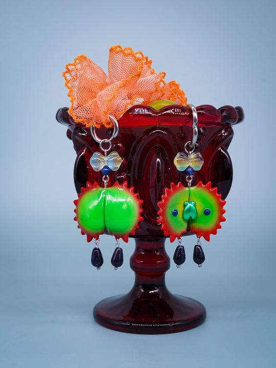 Venus flytrap with green fly necklace & earring