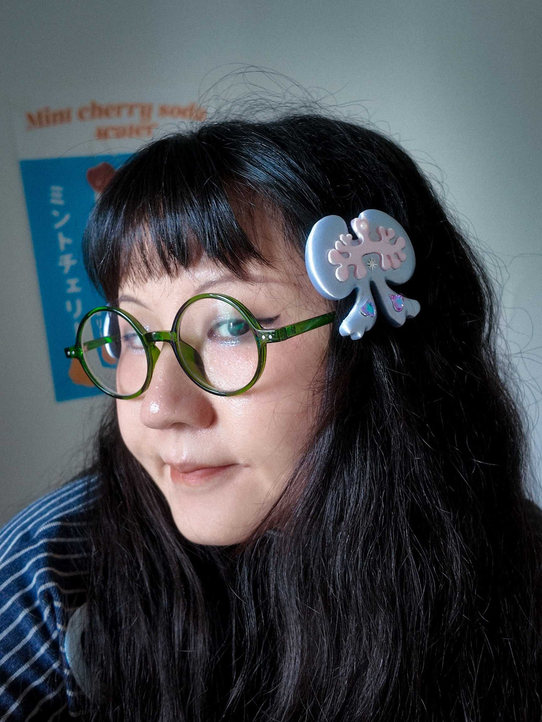 Lung bow hair clip shaped like cute tiny organ with rhinestone and metal clip in white green colorway