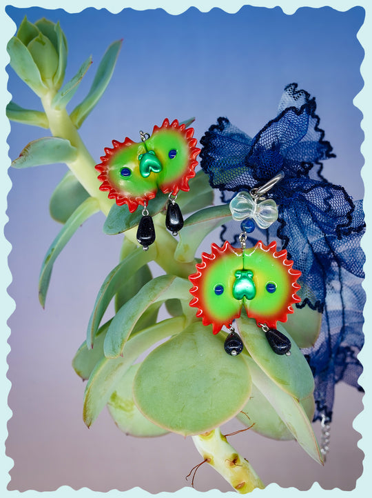 Venus flytrap with green fly necklace & earring